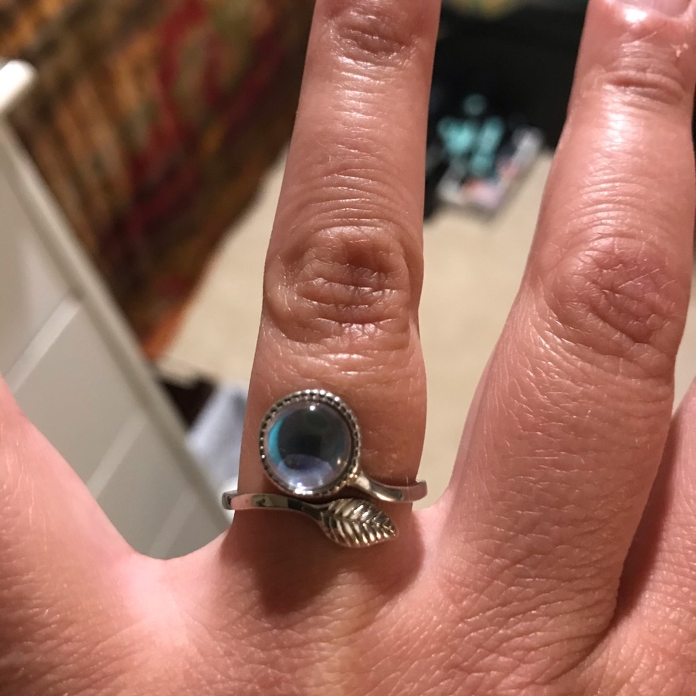 Sterling silver ring w/ moonstone size 7